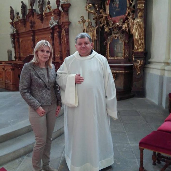 Marie Zelená s převorem Břevnovského kláštěra P. Prokopem Siostrzonkem