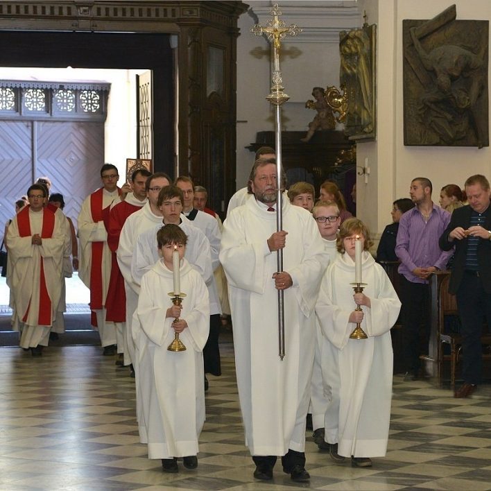 Liturgické alby - katedrála sv. Petra a Pavla v Brně