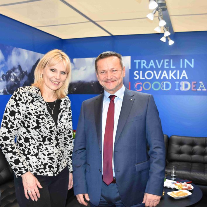 Marie Zelená a Ing. Zoltán Kovács-generální ředitel sekce cestovního ruchu Ministerstva dopravy a výstavby Slovenské republiky