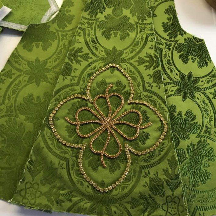 Rozešité šaty pro Pražské Jezulátko od Marie Zelené