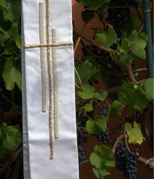 Vlněná kněžská štola s ručním zdobením - dárek od farníků z Klobouk u Brna pro ThLic. Petra Šikulu